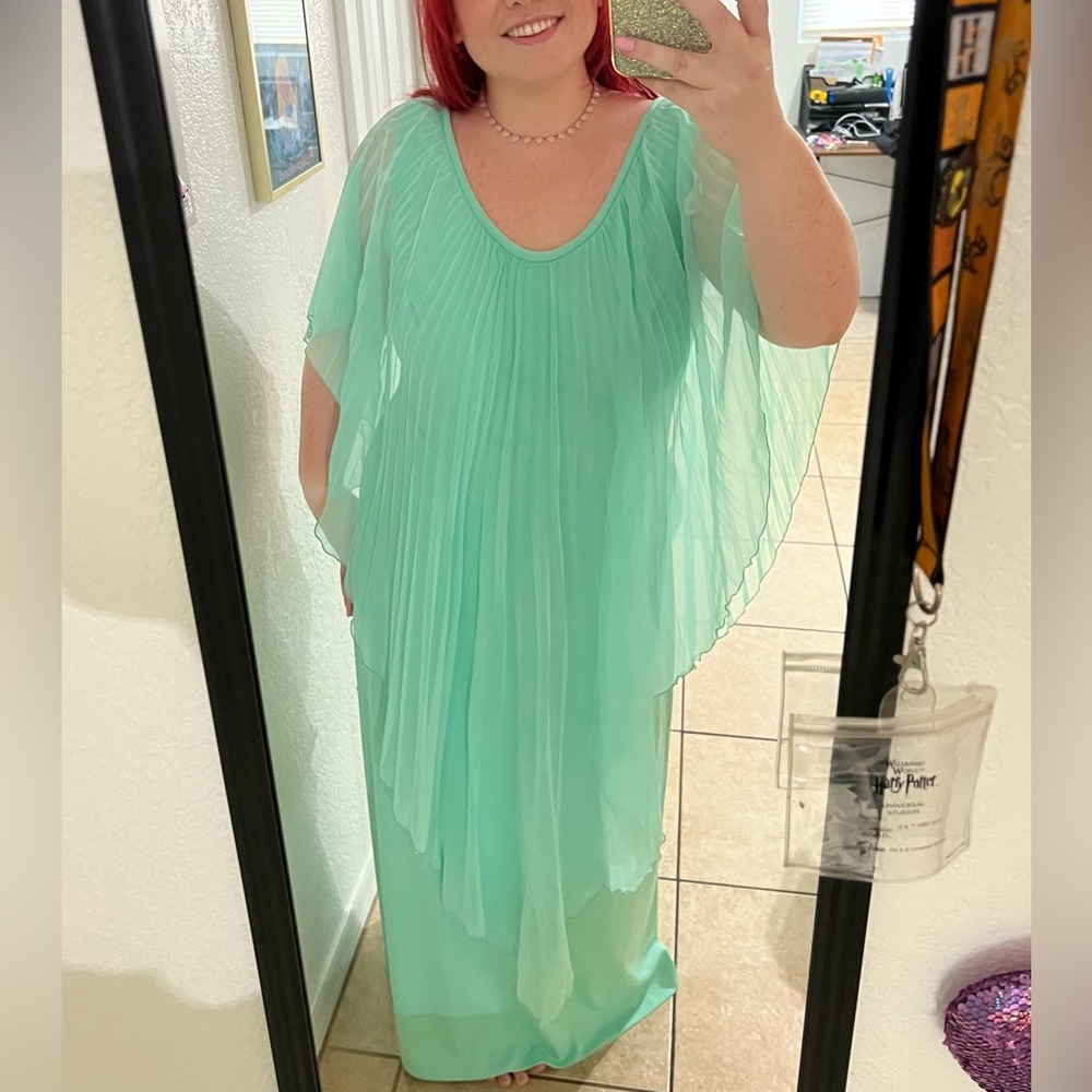 Vintage 1970’s Flowy Mint Green Dress